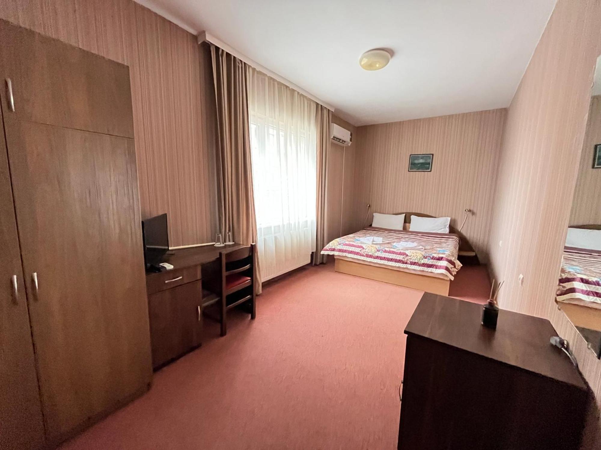 Park Hotel Ivailo 벨리코 터르노보 객실 사진