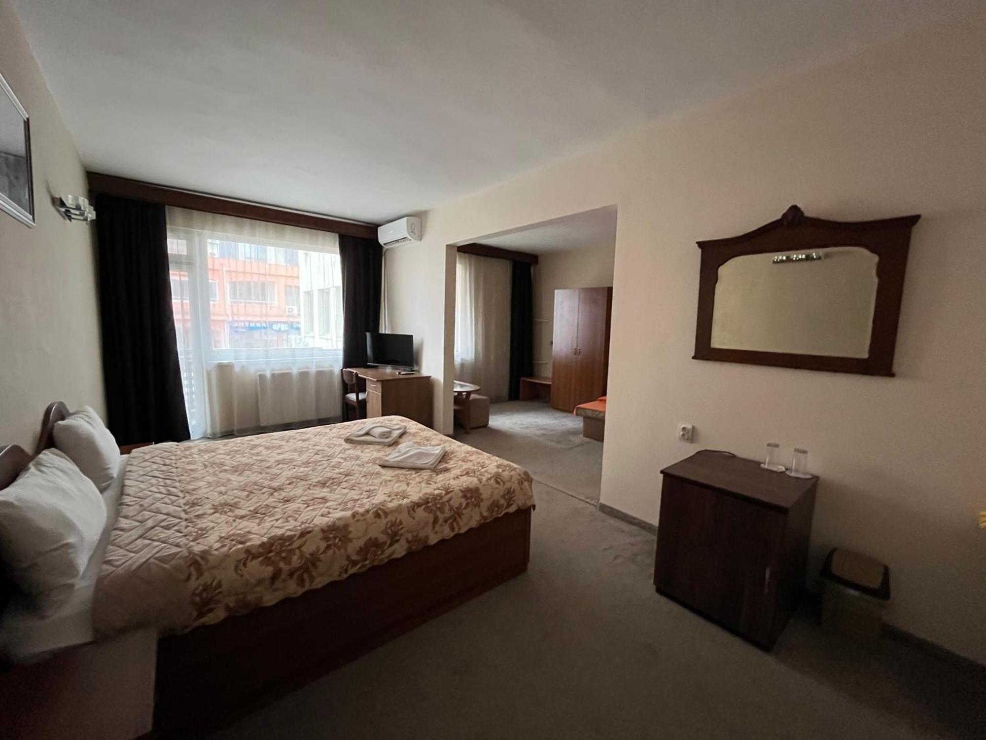 Park Hotel Ivailo 벨리코 터르노보 객실 사진